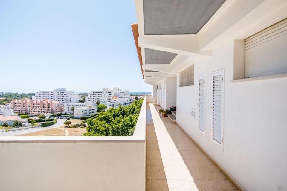Albufeira Holidays Near The Strip Apartment in Albufeira