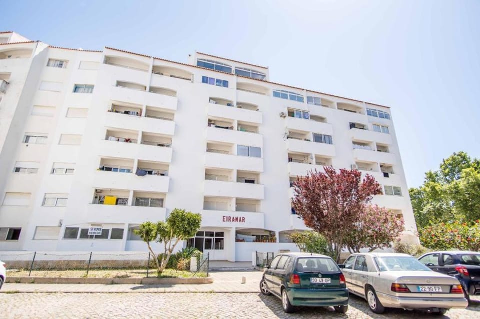 Albufeira Holidays Near The Strip Apartment in Albufeira
