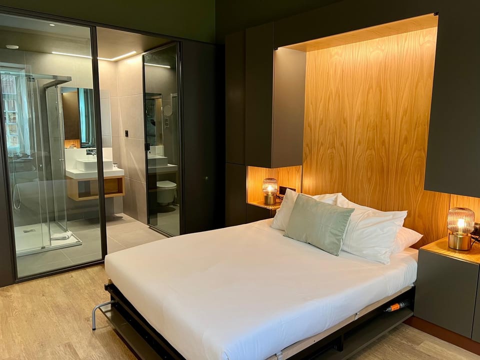 Bed, Bathroom