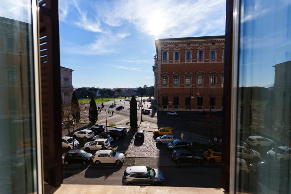 Landmark view, Street view
