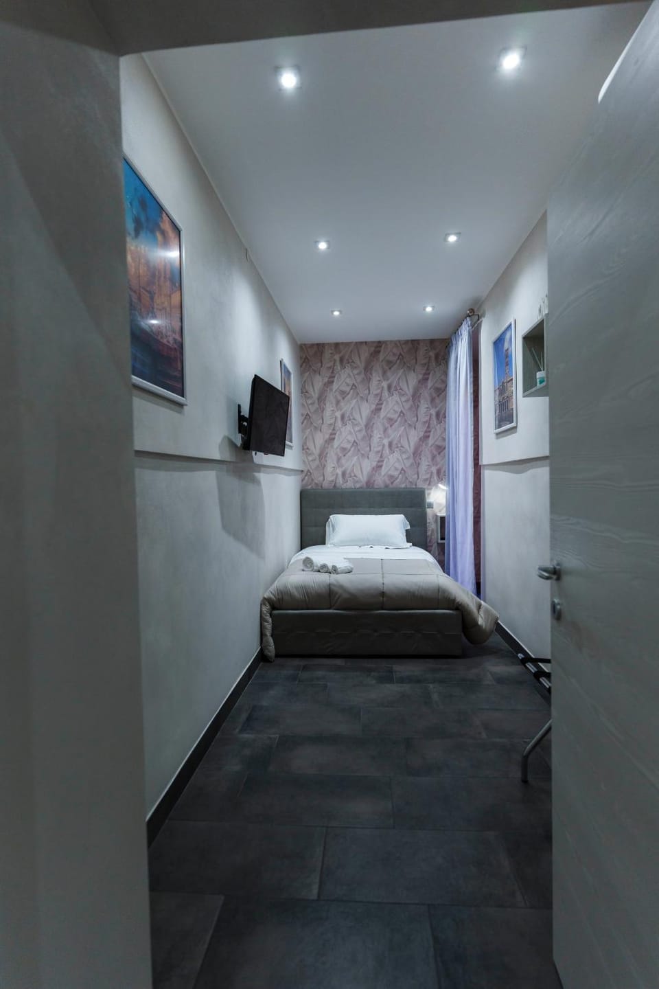 Bed, TV and multimedia, Balcony/Terrace, Bedroom