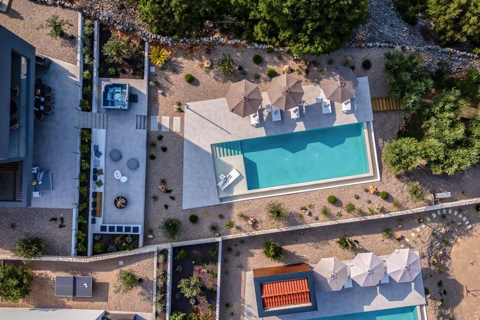 Bird's eye view, Swimming pool