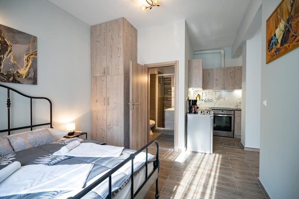 Bed, Kitchen or kitchenette, Bedroom