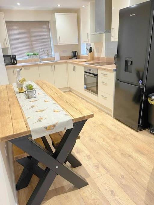 Pet Friendly Cottage Ashbourne with Parking House in East Staffordshire District