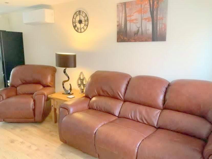 Pet Friendly Cottage Ashbourne with Parking House in East Staffordshire District