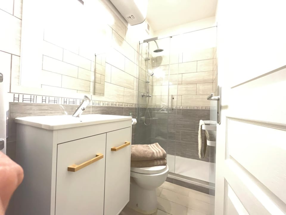 Shower, Toilet, Bathroom