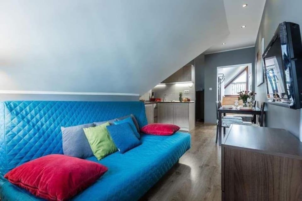 Communal lounge/ TV room, TV and multimedia, Living room, Seating area, Evening entertainment