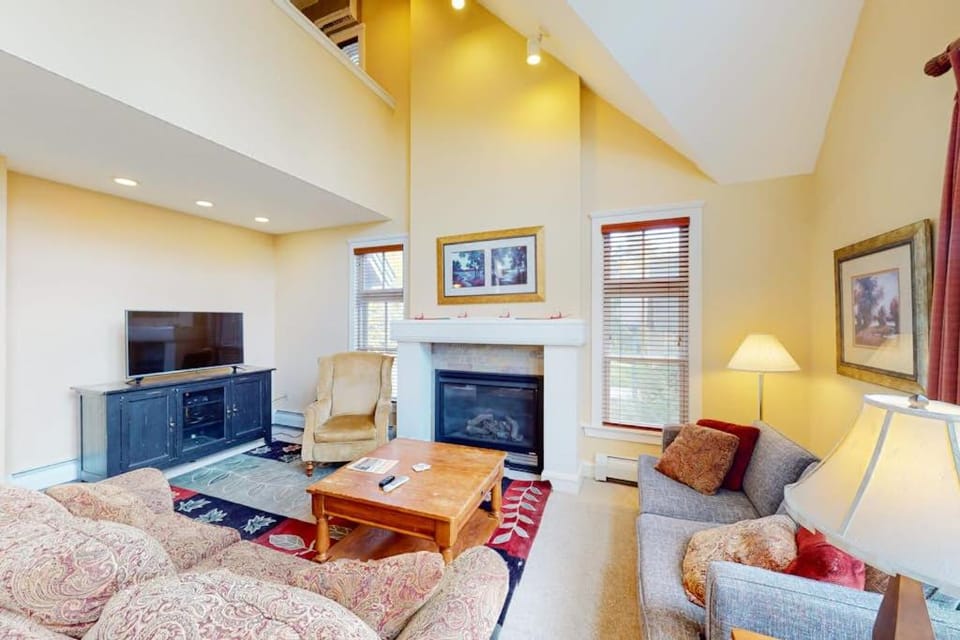 Castle Hill Condos O2 Apartment in Proctorsville