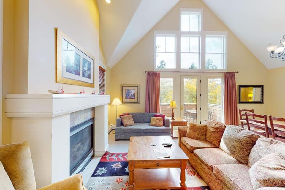 Castle Hill Condos O2 Apartment in Proctorsville