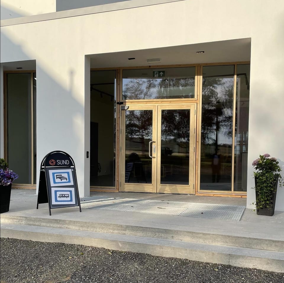 Facade/entrance