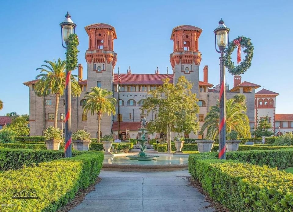 Luxurious indoor/outdoor Family Paradise in downtown St Augustine House in Saint Augustine