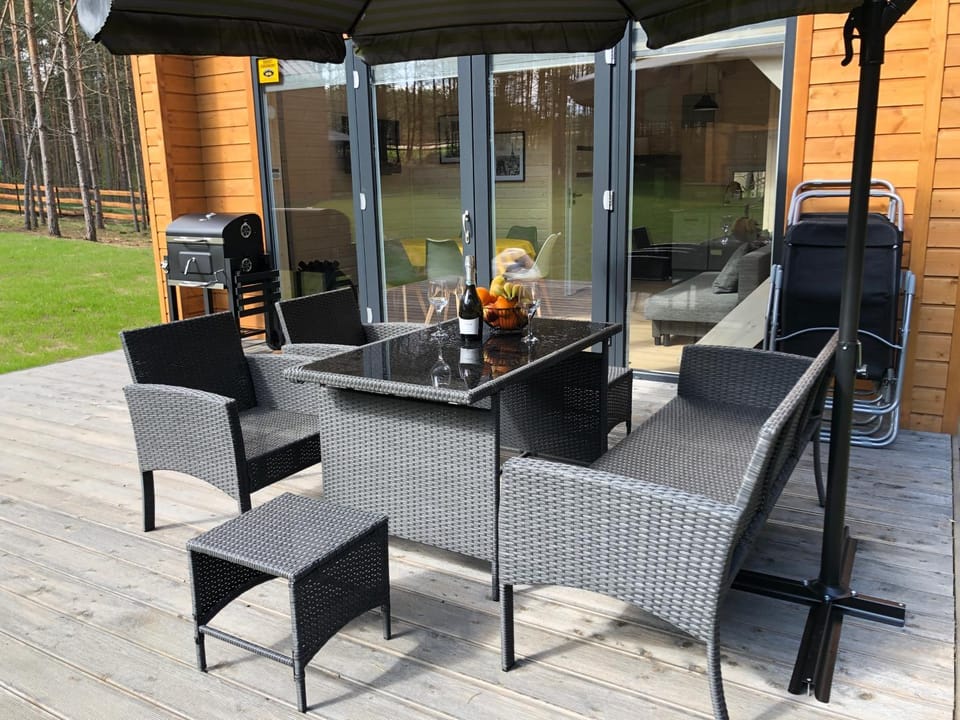 Facade/entrance, Day, BBQ facilities, View (from property/room), Balcony/Terrace, Seating area, Area and facilities, hair dresser