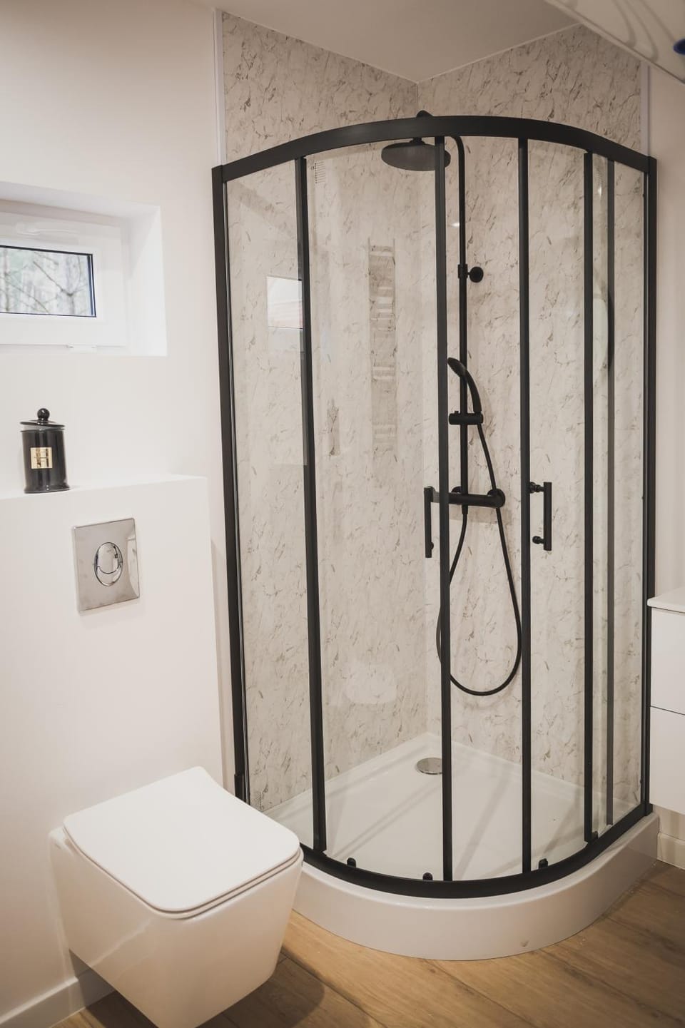 Shower, Toilet, Bathroom, Decorative detail, Area and facilities