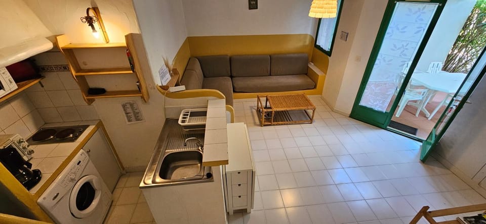 Kitchen or kitchenette, Living room