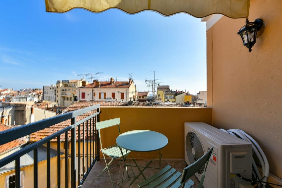 Property building, Day, View (from property/room), Balcony/Terrace, Dining area