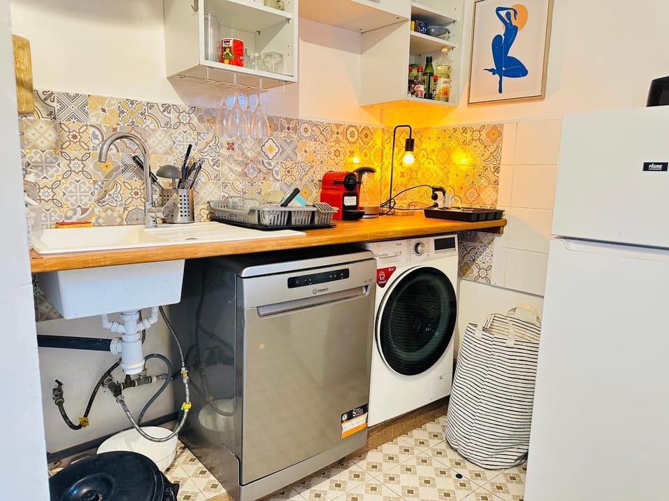 dishwasher, stove, washing machine