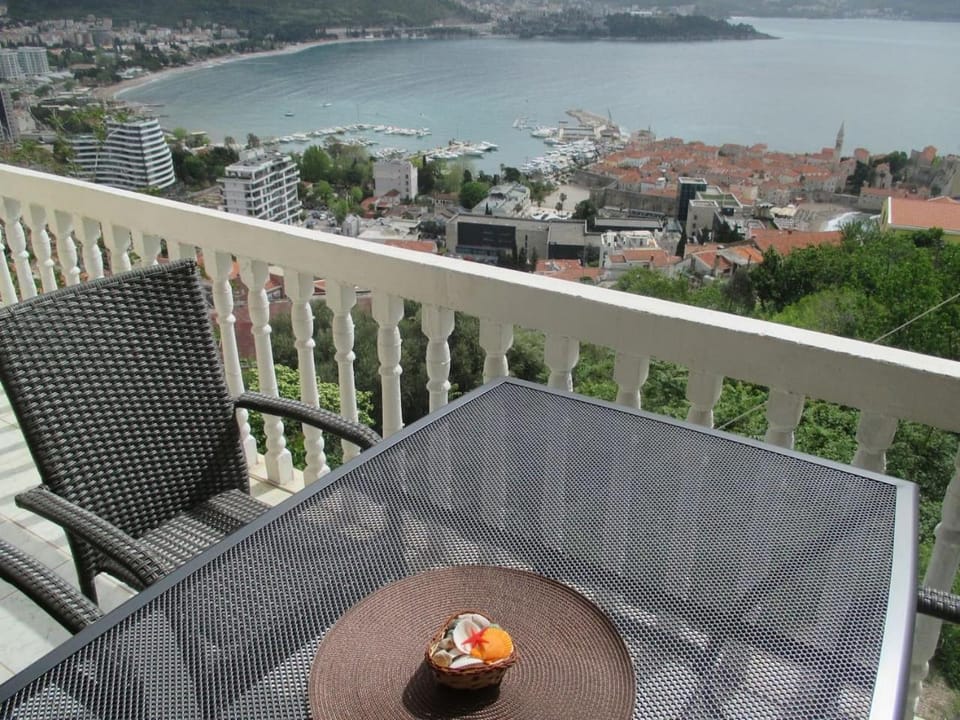 Property building, Balcony/Terrace, Sea view