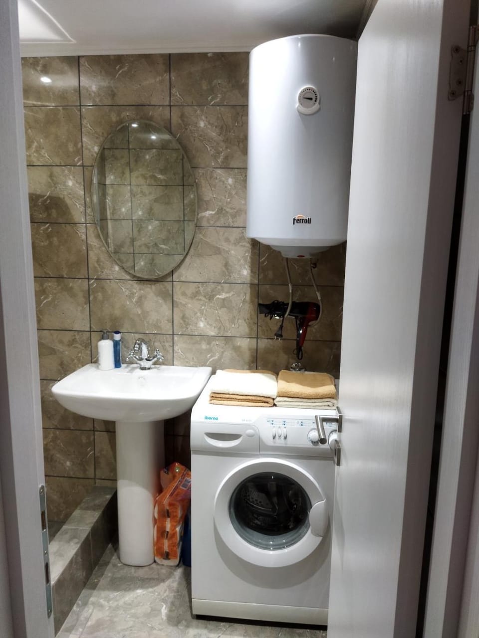 Bathroom, washing machine