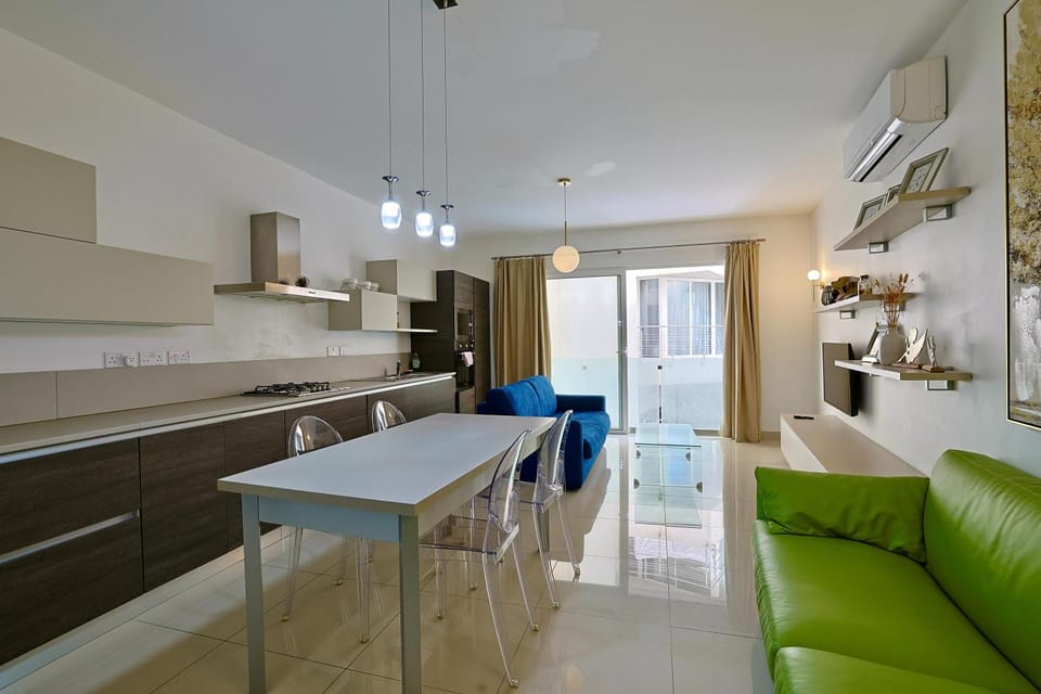 Kitchen or kitchenette, Living room, Seating area, stove