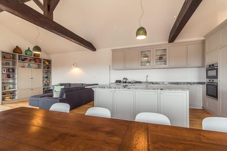Kitchen or kitchenette, Dining area, oven, stove