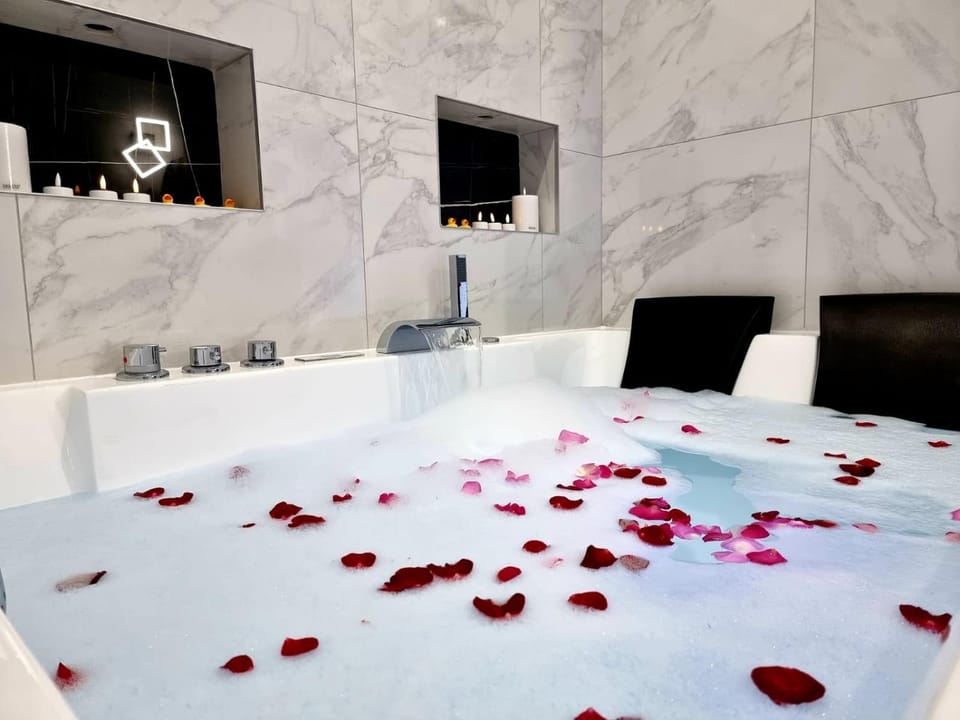 Shower, Hot Tub, Hot Tub, Bath