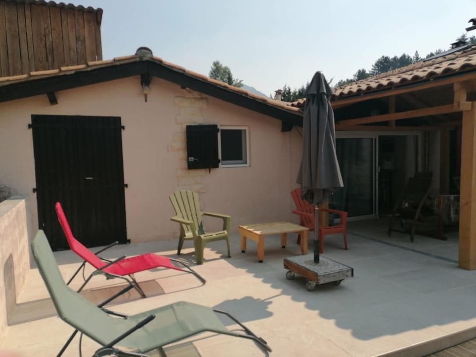LE CHAMOIS DORT Bed and Breakfast in Provence
