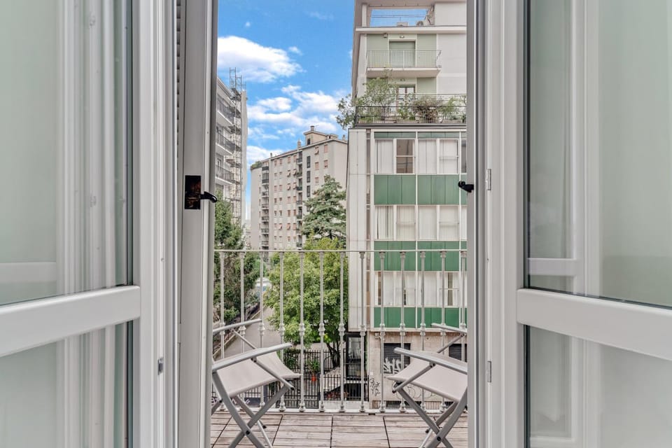 Property building, Day, View (from property/room), Balcony/Terrace