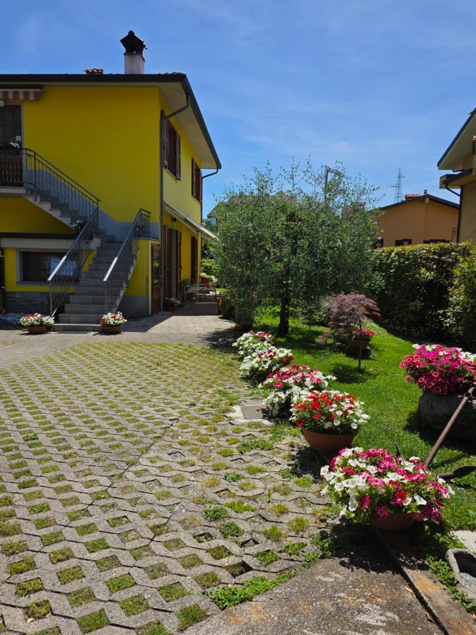 Appartamento L'ulivo 5 chilometri da Varenna vista lago in via privata Apartment in Lierna