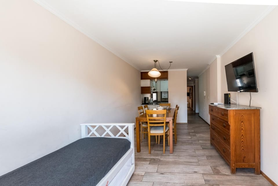 Communal lounge/ TV room, Bed, TV and multimedia, Kitchen or kitchenette, Living room, Photo of the whole room, Seating area, Dining area, Evening entertainment, Bedroom, minibar, oven