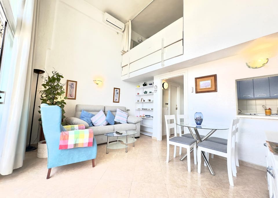 Living room, Seating area, Dining area, air conditioner
