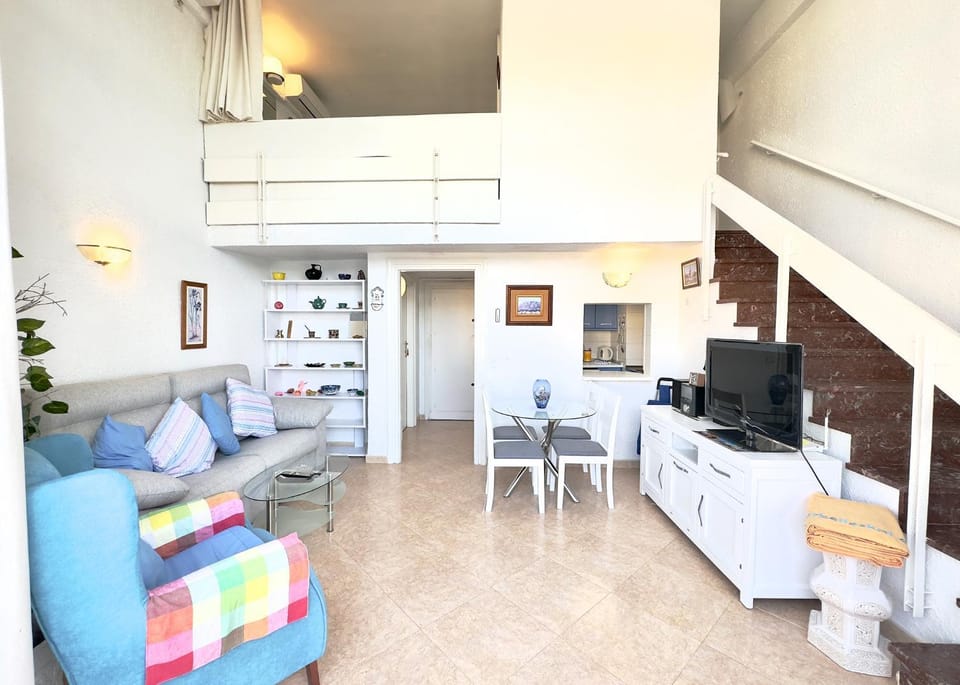 TV and multimedia, Living room, Seating area, Dining area
