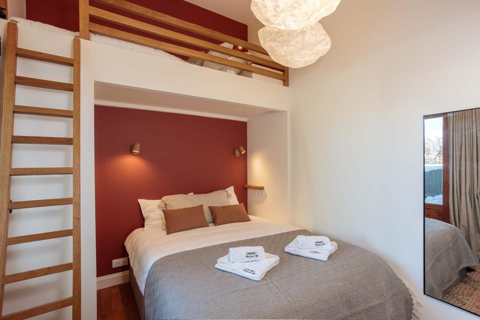 Bedroom, bunk bed