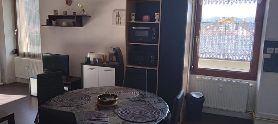 Coffee/tea facilities, Dining area