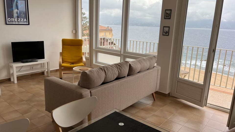 Le Face à La Mer Apartment in Ajaccio