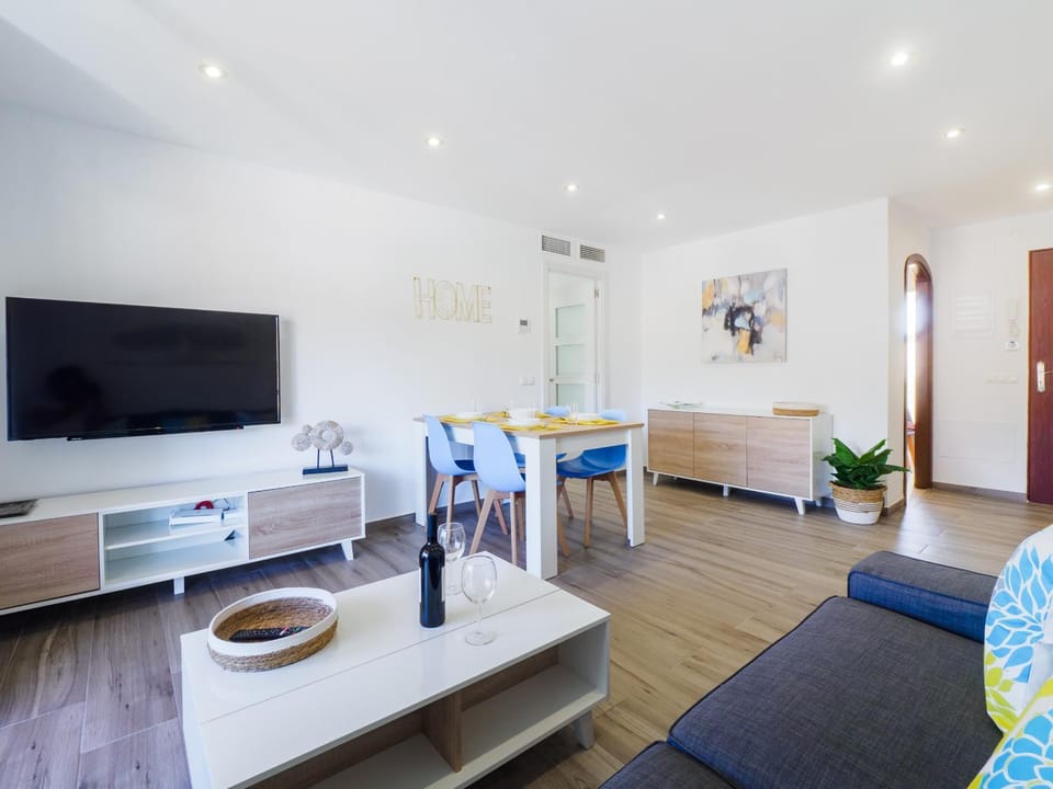 Communal lounge/ TV room, Living room