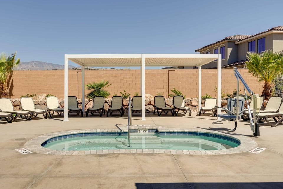37 Mi to Zion: Family Escape w/ Pool Access! House in Washington