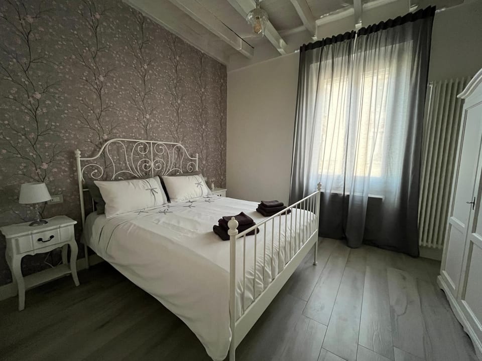 Authentic Milan Ringhiera House near Metro Apartment in Milan