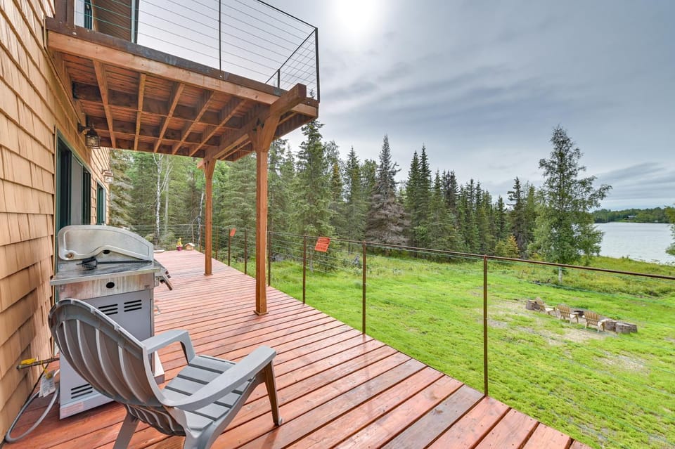 Spacious Soldotna Home w/ Mackey Lake Views! House in Ridgeway