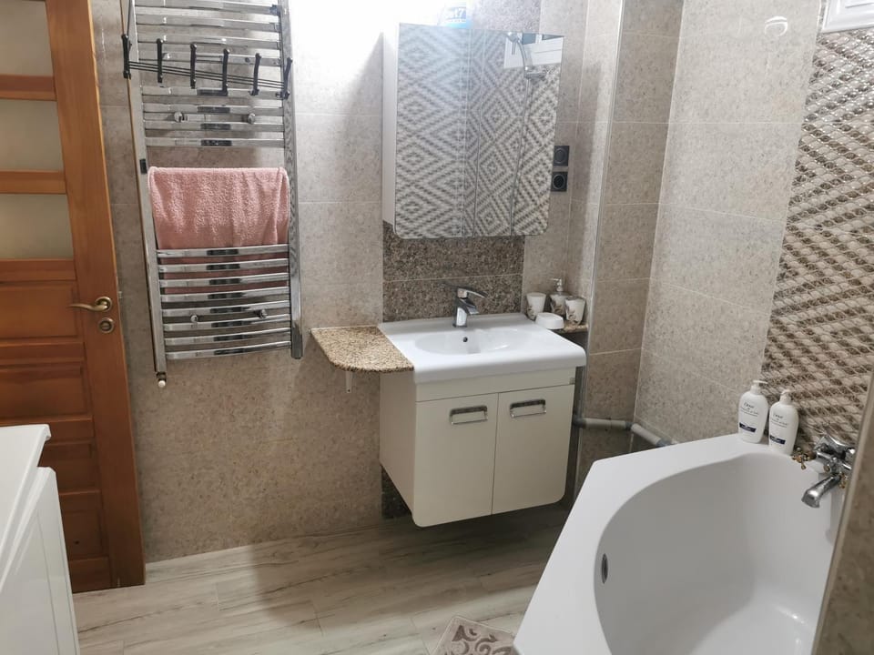 Shower, Bathroom, Bath, towels
