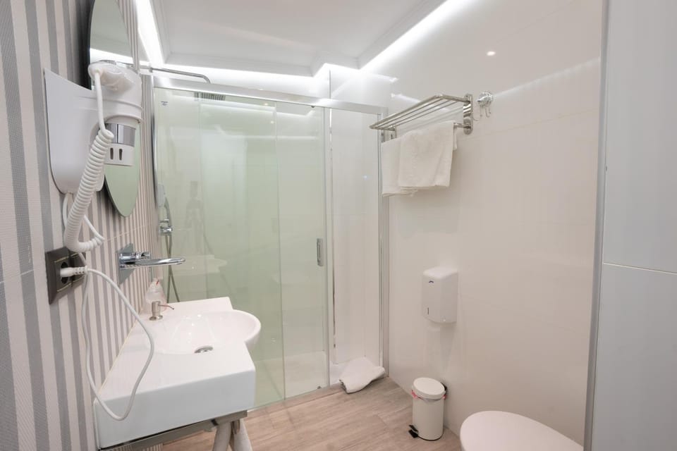 Shower, Toilet, Bathroom