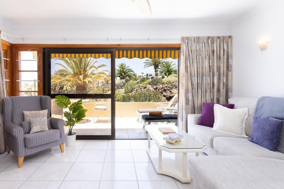 Luxury Seaside Retreat Apartment in Abona