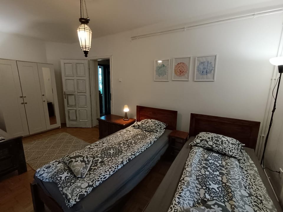 Maharaja Buda Villa Apartment - Private Parking and Garden Apartment in Budapest