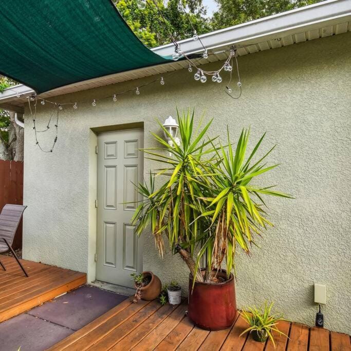 2 King Bed Hot Tub Home House in Tampa