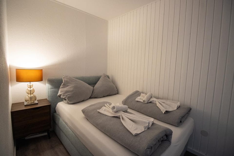 Bed, Photo of the whole room, Bedroom, towels