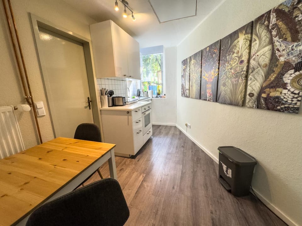 Kitchen or kitchenette, Dining area, oven, stove