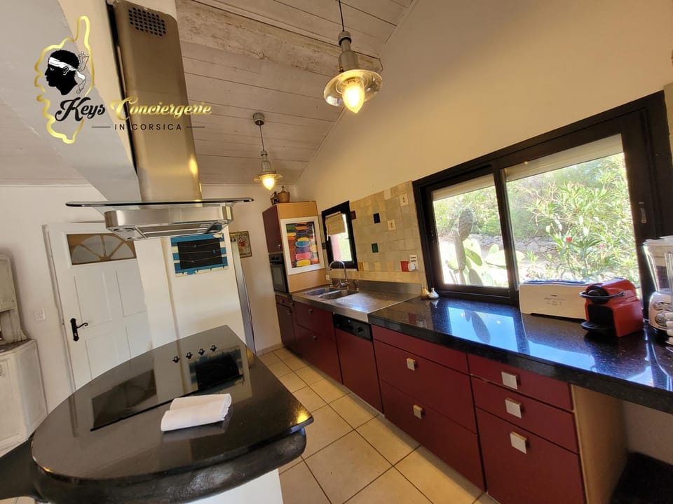 Kitchen or kitchenette, minibar, pet friendly, stove