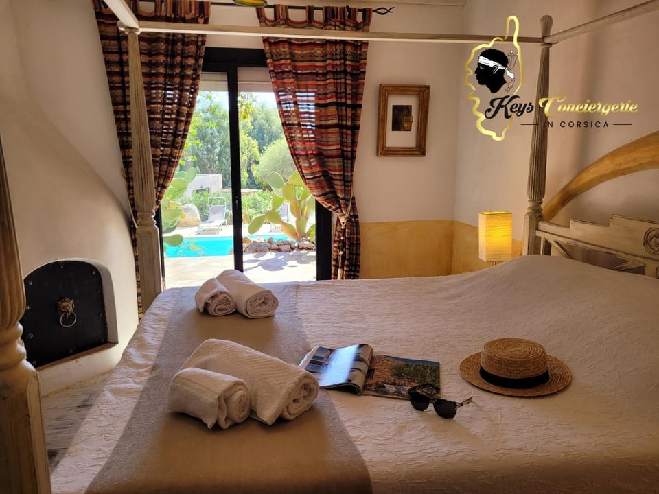 Bed, Photo of the whole room, Bedroom, towels