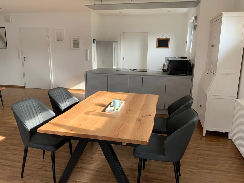 Kitchen or kitchenette, Dining area, hair dresser