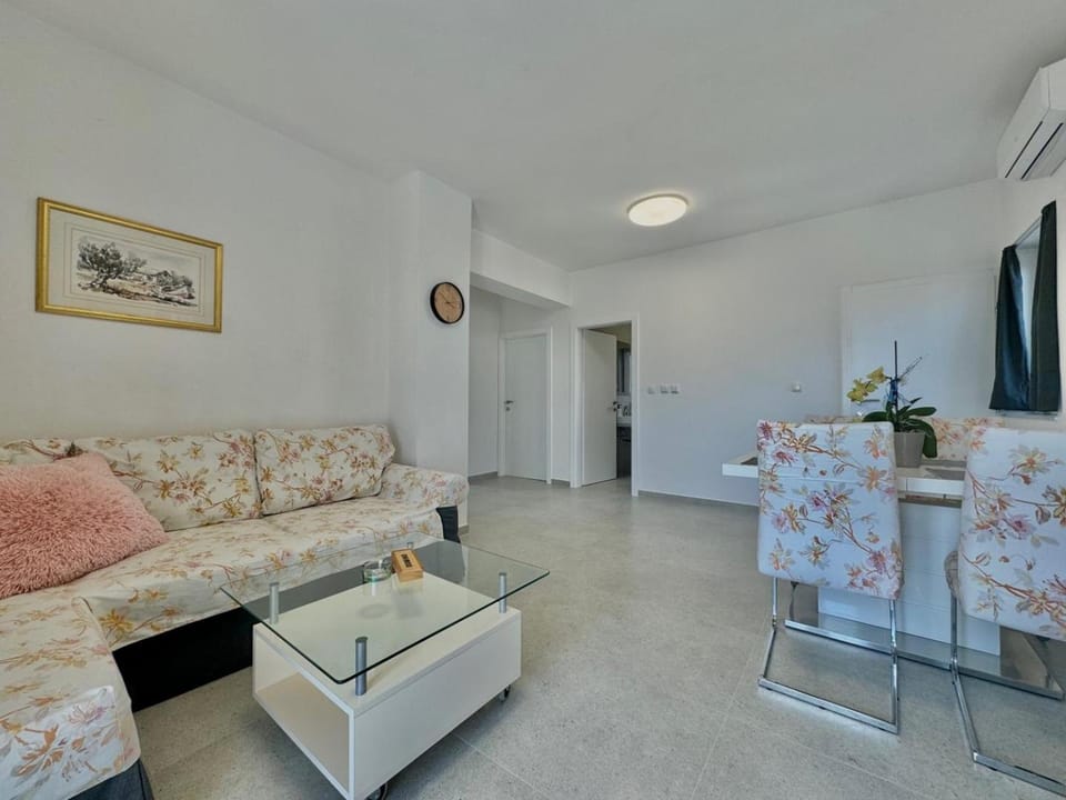 Family Apartments Viva close to the Beach Bed and Breakfast in Krk