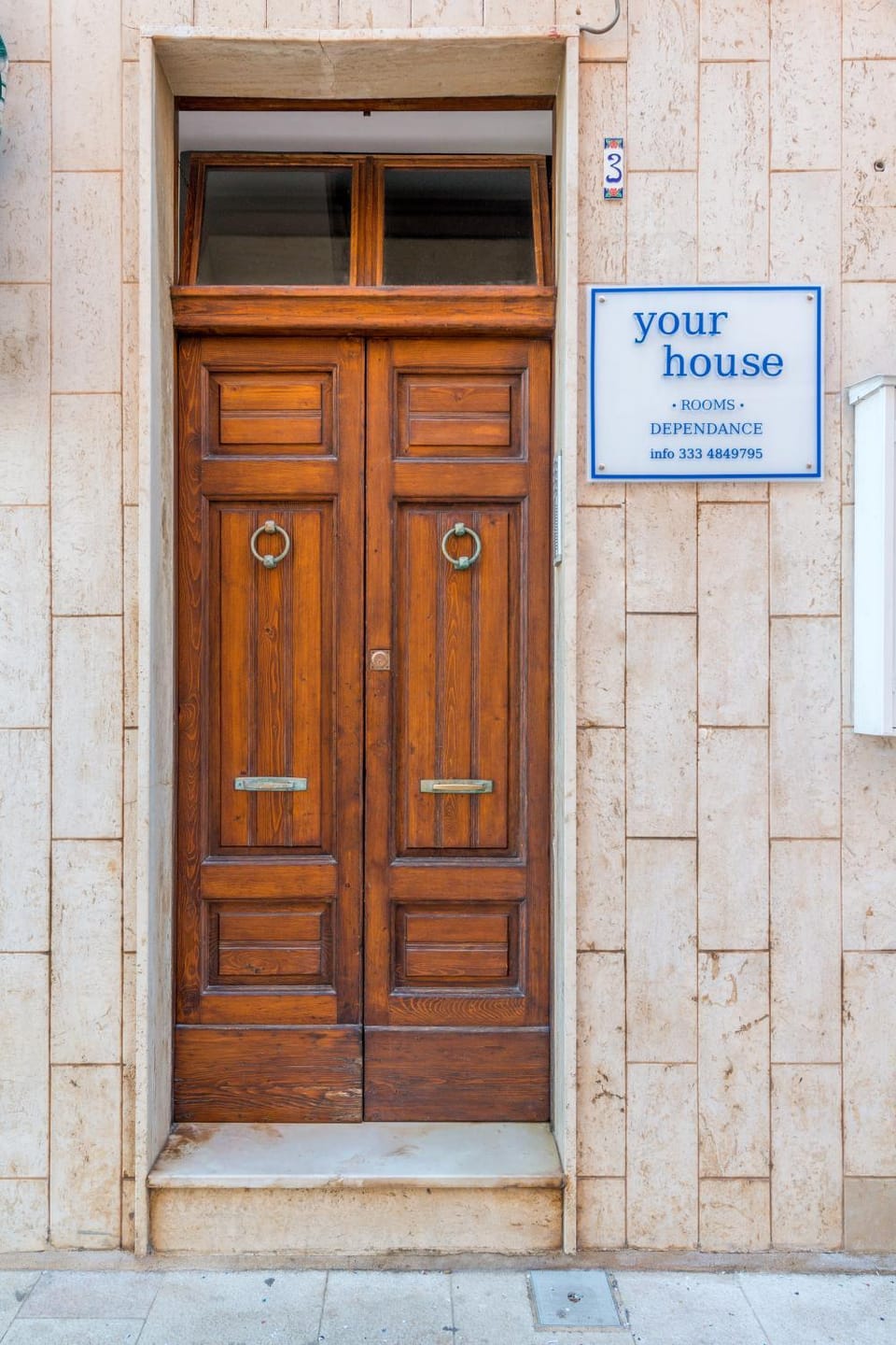 Facade/entrance, Day, Property logo or sign, Cycling, Logo/Certificate/Sign, Text overlay, Street view, Certificate/Award